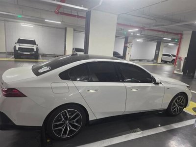 BMW 5 SERIES - 4