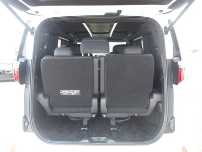 2026 Toyota ALPHARD — миниатюра 13