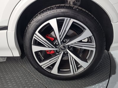صورة 8 لـ 2025 AUDI SQ6 E-TRON