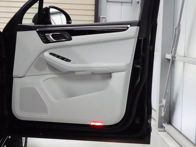 PORSCHE MACAN - 7