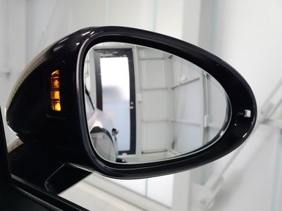 PORSCHE MACAN - 10