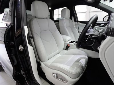 PORSCHE MACAN - 5