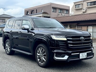 TOYOTA LAND CRUISER 300