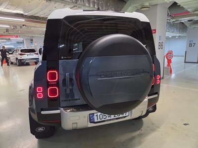 LAND ROVER DEFENDER - 4