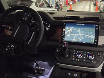 LAND ROVER DEFENDER - 10