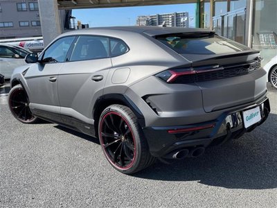 LAMBORGHINI URUS - 3