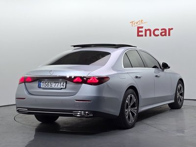 MERCEDES-BENZ E-CLASS - 4