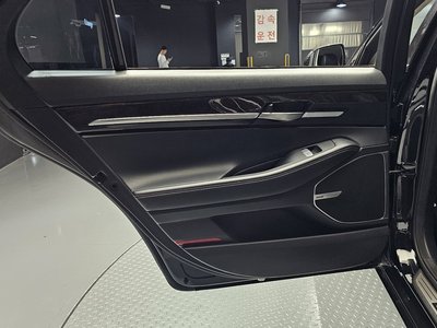 2021 Genesis G90 — миниатюра 15