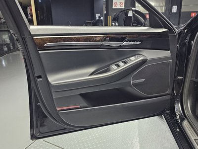 2021 Genesis G90 — миниатюра 14