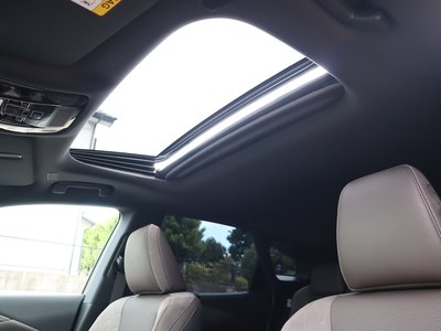 صورة 9 لـ 2023 Lexus RX