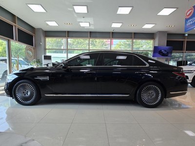 2021 Genesis G90 photo 2