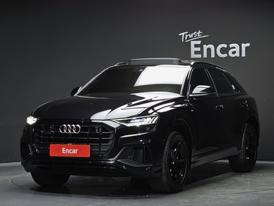 AUDI Q8 - 1