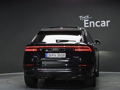 AUDI Q8 - 4