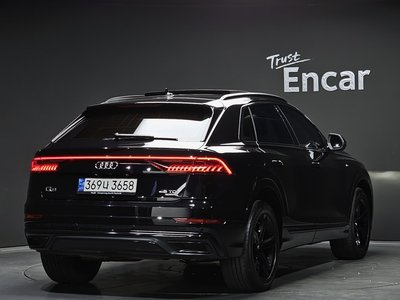 AUDI Q8 - 3