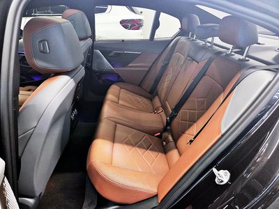 2025 BMW 5 SERIES 缩略图 11