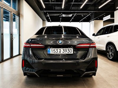 2025 BMW 5 SERIES photo 3