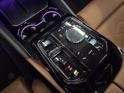 2025 BMW 5 SERIES photo 9