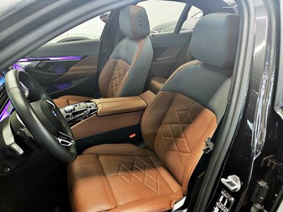 2025 BMW 5 SERIES photo 10