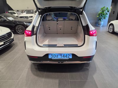 2025 Mercedes-BENZ EQE — миниатюра 13