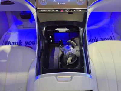 2025 Mercedes-BENZ EQE — миниатюра 15