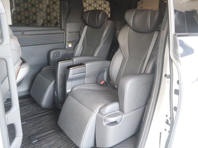 2023 Toyota ALPHARD — фото 6