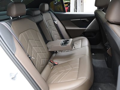 2024 BMW 5 SERIES 缩略图 12