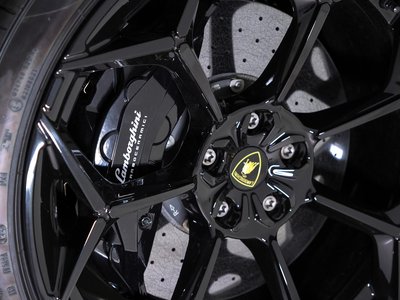 LAMBORGHINI URUS - 9