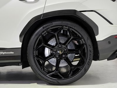 LAMBORGHINI URUS - 8