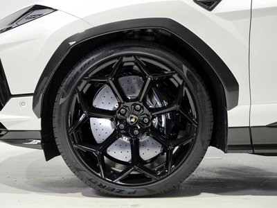 LAMBORGHINI URUS - 7