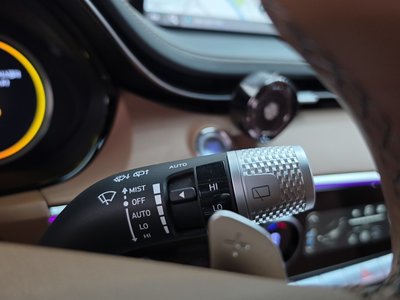2023 Genesis GV70 — миниатюра 29