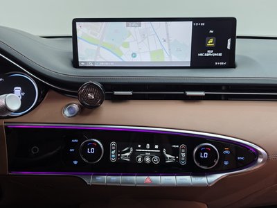 2023 Genesis GV70 — миниатюра 18