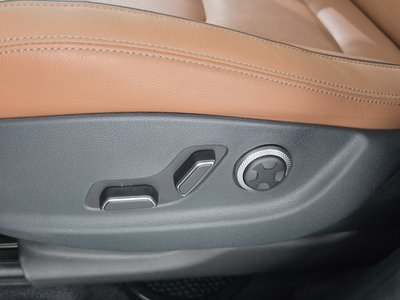 2023 Genesis GV70 — миниатюра 31