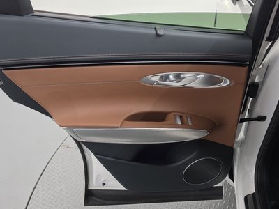 2023 Genesis GV70 — миниатюра 15