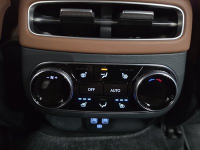 2023 Genesis GV70 — миниатюра 33