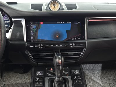 2020 Porsche MACAN — миниатюра 12