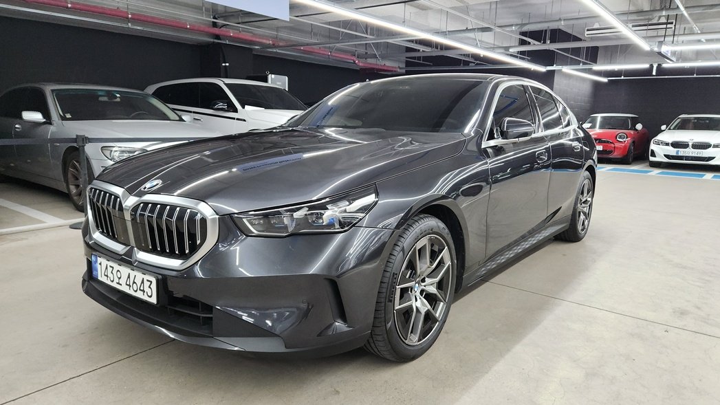 BMW 5 SERIES - View 1