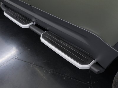 LAND ROVER DEFENDER - 2