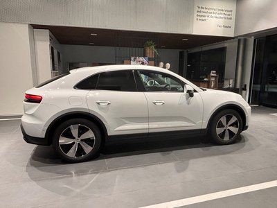 PORSCHE MACAN - 9