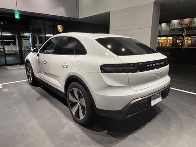 PORSCHE MACAN - 8
