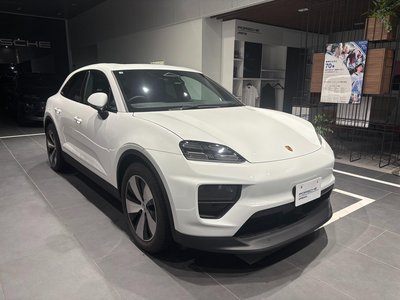PORSCHE MACAN - 1