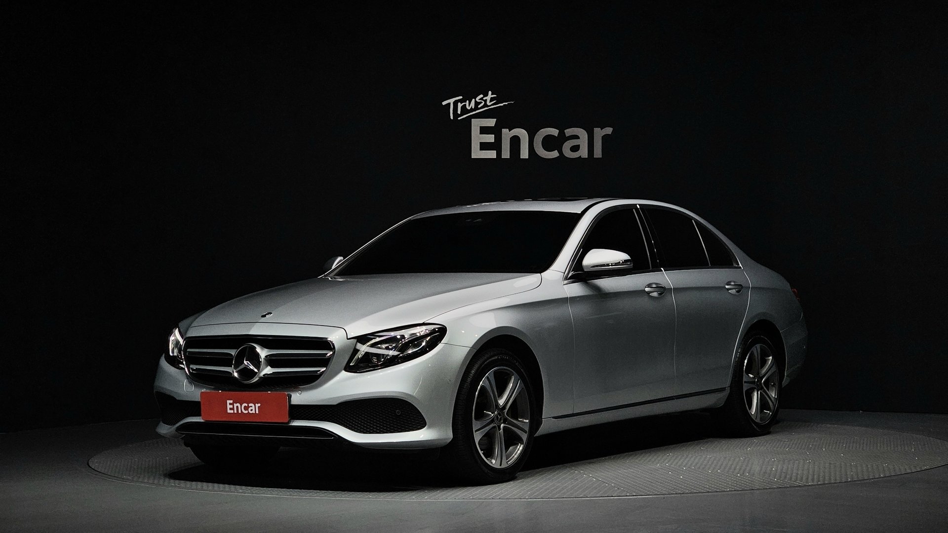 MERCEDES-BENZ E-CLASS - View 1