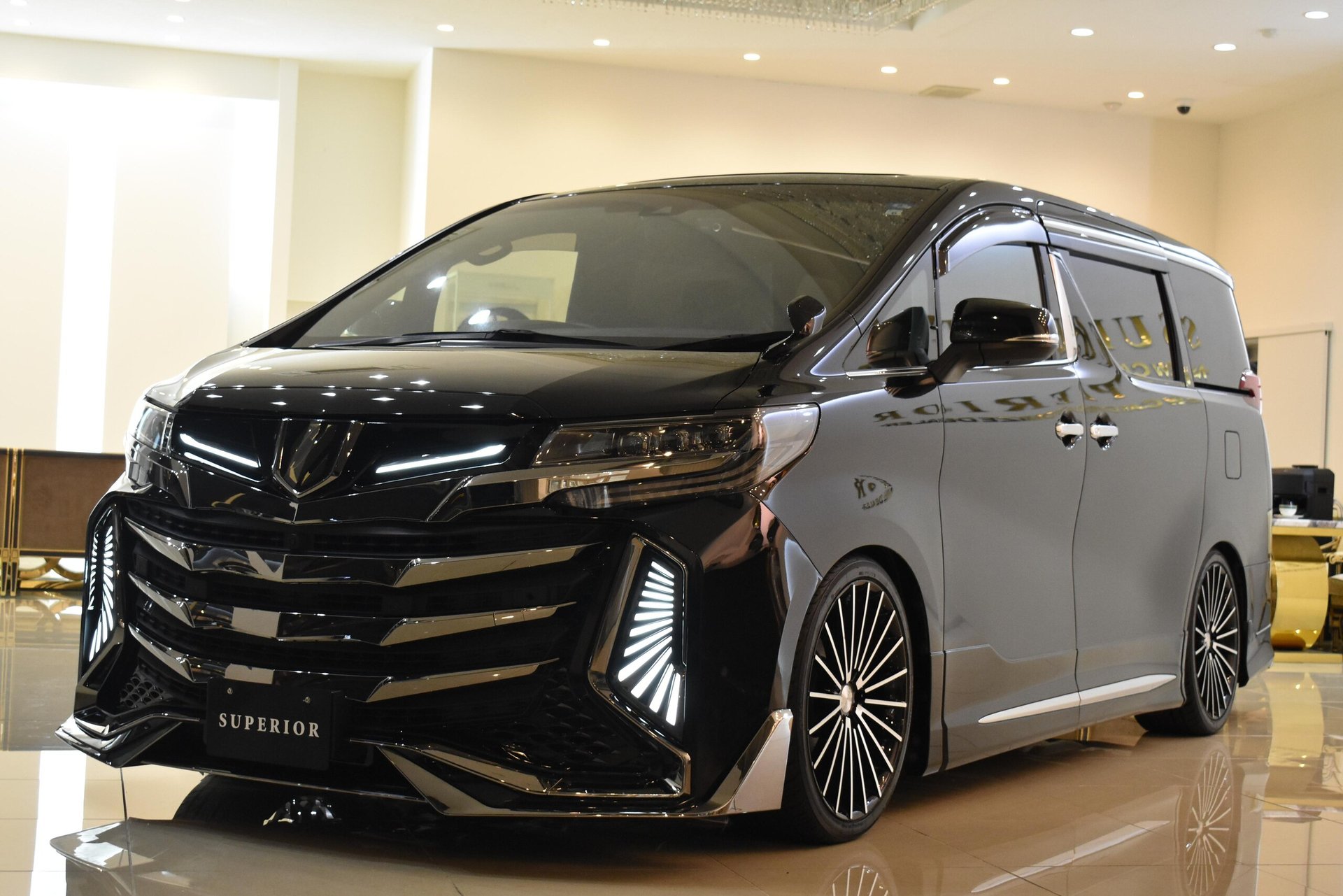 TOYOTA ALPHARD - View 1