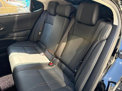 2021 Lexus ES — миниатюра 33
