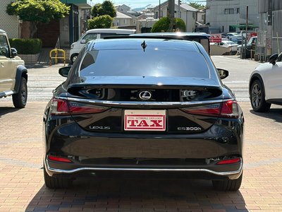 2021 Lexus ES — миниатюра 15