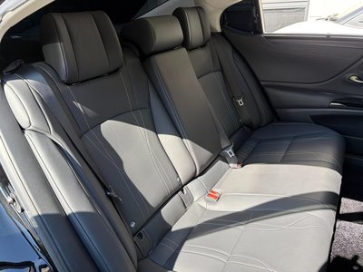 2021 Lexus ES — миниатюра 32