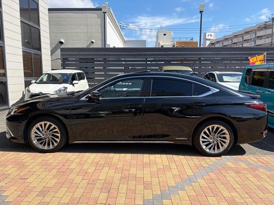 2021 Lexus ES — миниатюра 17