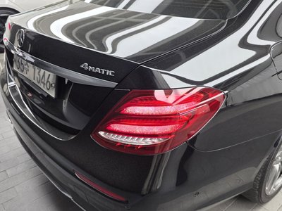 MERCEDES-BENZ E-CLASS - 10