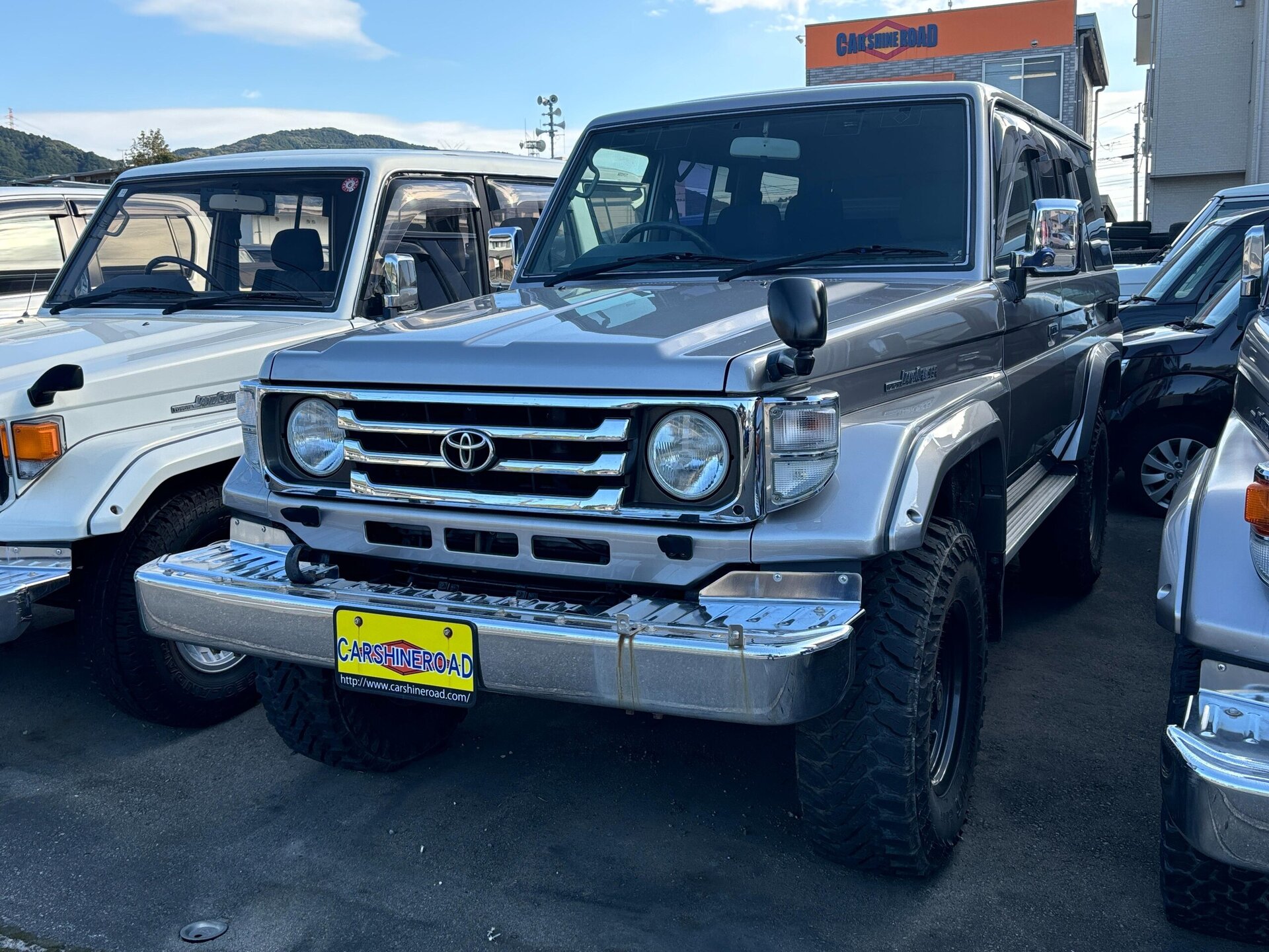 TOYOTA LAND CRUISER 70 - View 1