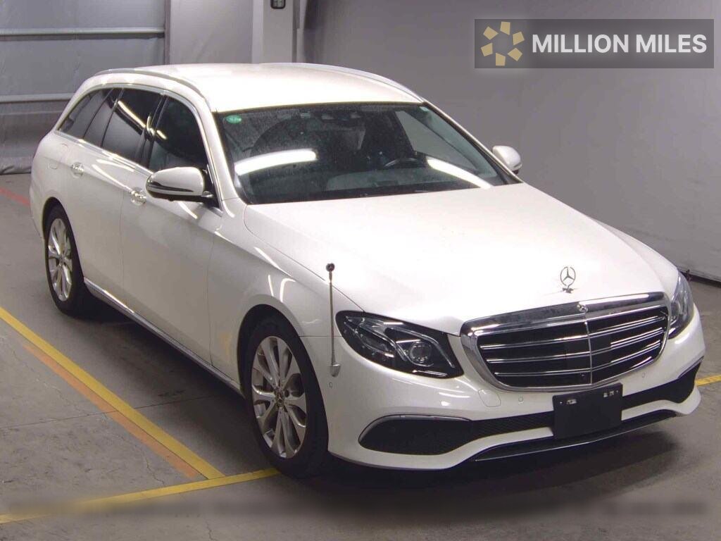 MERCEDES-BENZ E-CLASS - View 1