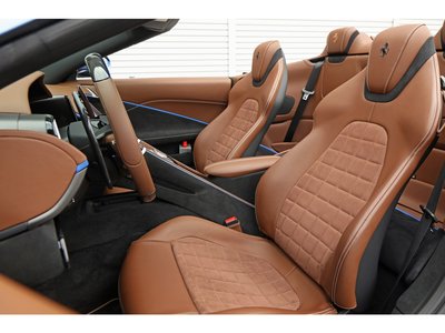 2025 Ferrari ROMA SPIDER 照片 11